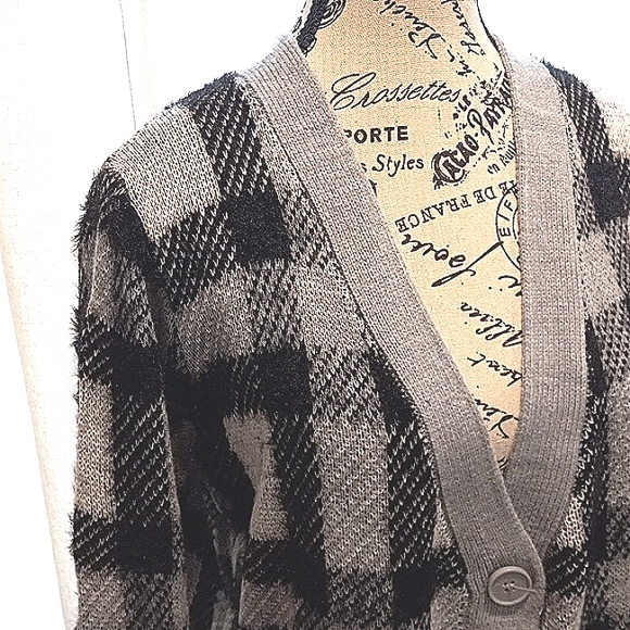 Time and Tru Women's Eyelash Patterned Cardigan, Black Plaid. Size M - Picture 5 of 13